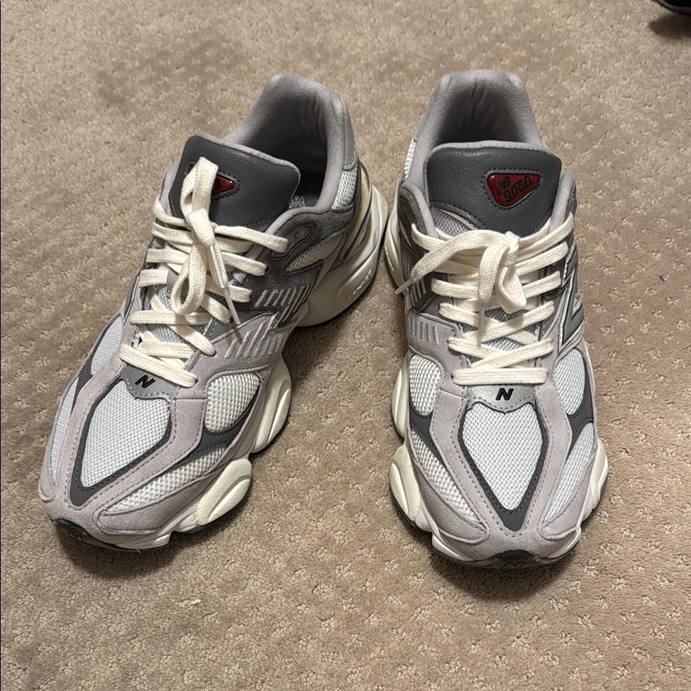 New balance 9060 Men’s Gray and White Athletic Sneakers size 10.5